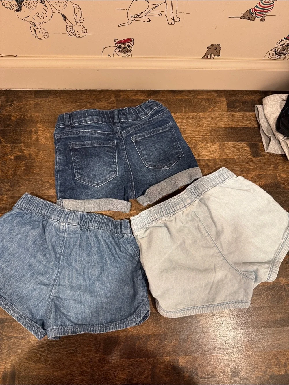 Three pairs of denim shorts 5T